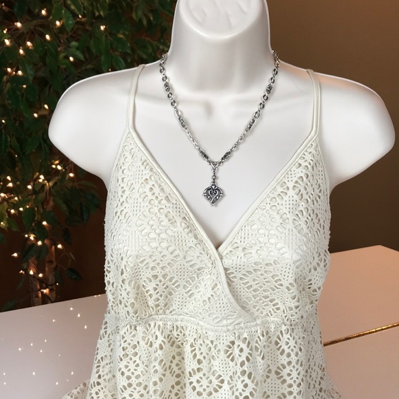 🌸EXPRESS V NECK CREAM LACE CROCHET TOP SIZE LARGE - Picture 3 of 16